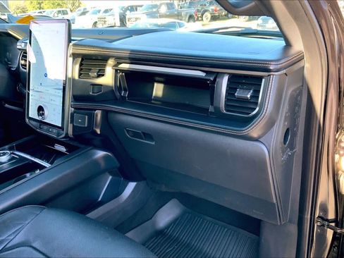 Certified 2023 Ford Expedition Max Platinum image 17