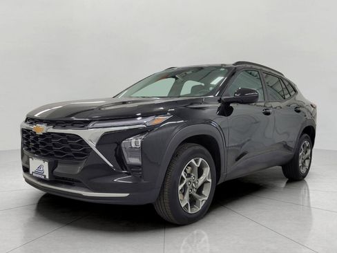 Used 2025 Chevrolet Trax LT w/ LT Convenience Package image 12