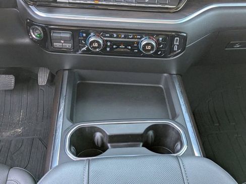 Used 2025 GMC Sierra 2500 SLT w/ SLT Premium Package AWD/4WD image 18