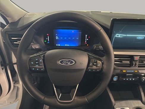 New 2025 Ford Escape SE image 17