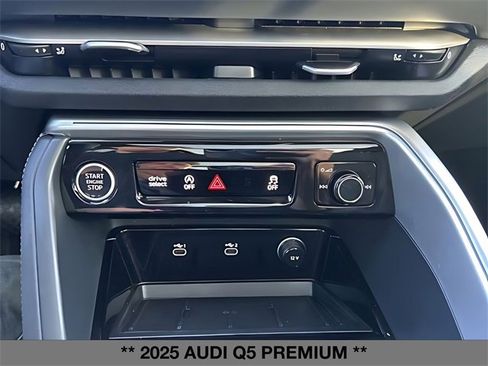 Used 2025 Audi Q5 Premium w/ Convenience Package image 26