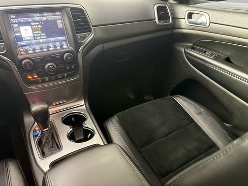 Used 2018 Jeep Grand Cherokee Altitude RWD image 29