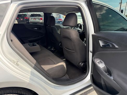 Used 2018 Chevrolet Malibu LT image 19
