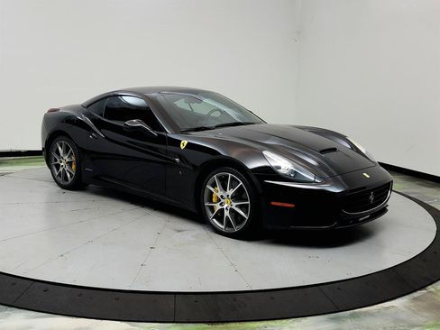 Used 2010 Ferrari California RWD image 3