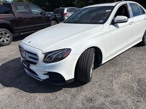 Used 2017 Mercedes-Benz E 300 4MATIC image 2