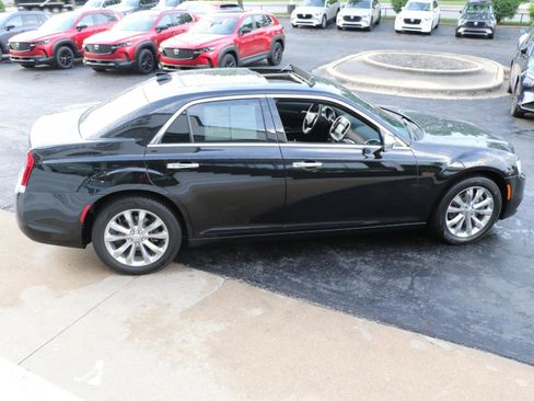 Used 2018 Chrysler 300 Limited w/ Safetytec Plus Group AWD/4WD image 5
