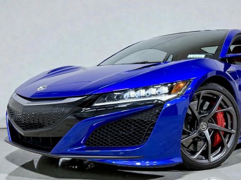 Used 2017 Acura NSX image 4