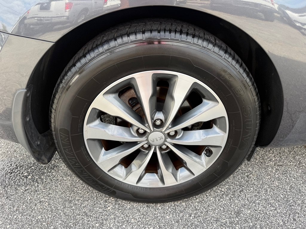 Used 2016 Kia Sedona SX FWD image 16