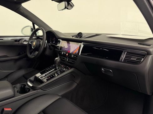 New 2026 Porsche Macan image 21