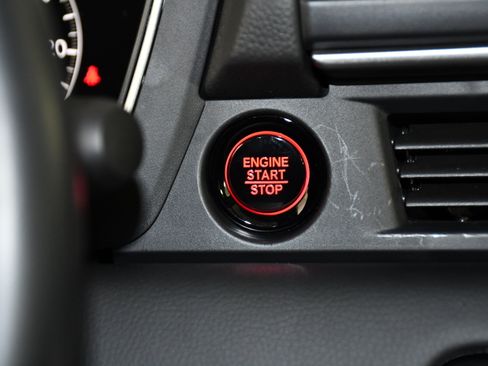 Certified 2025 Honda Pilot Touring image 24