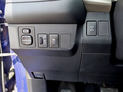 Used 2014 Toyota RAV4 XLE AWD/4WD image 18