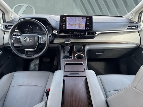 Used 2024 Toyota Sienna XLE w/ XLE Plus Package image 12