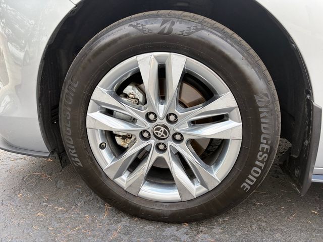 Certified 2025 Toyota Sienna Limited AWD/4WD image 26