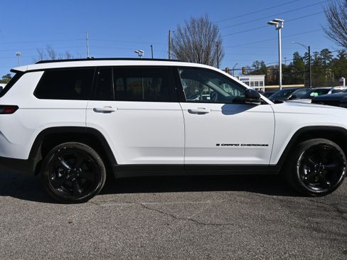 Used 2025 Jeep Grand Cherokee L Limited w/ Luxury Tech Group II AWD/4WD image 11