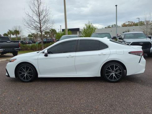 Certified 2021 Toyota Camry SE image 3