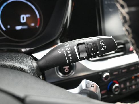 Used 2020 Kia Niro EX image 18