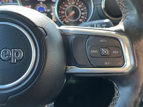 Used 2023 Jeep Gladiator Overland image 20