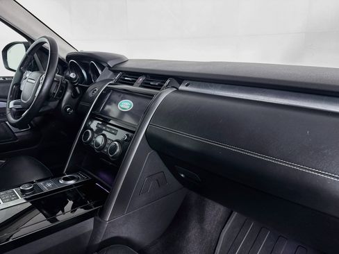 Used 2017 Land Rover Discovery First Edition AWD/4WD image 28