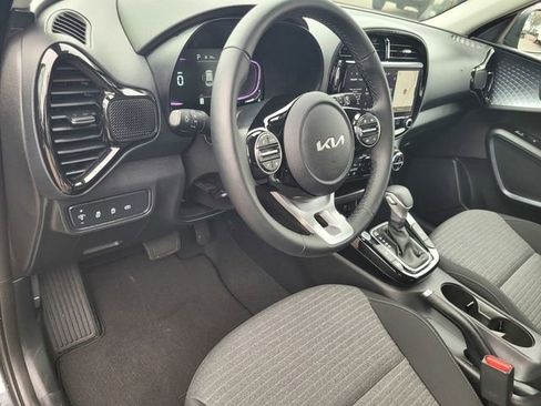 Used 2025 Kia Soul EX image 9