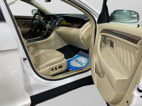 Used 2015 Ford Taurus Limited FWD image 25