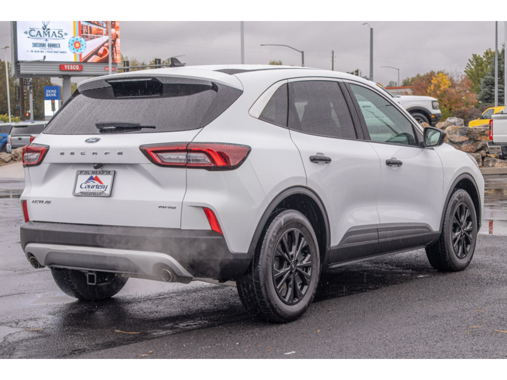 Used 2024 Ford Escape Active AWD/4WD image 3
