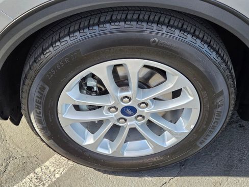 Certified 2022 Ford Escape SE image 9