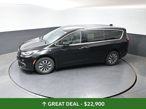 Used 2023 Chrysler Pacifica Touring-L FWD image 52