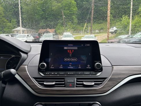 Used 2025 Nissan Altima 2.5 SV FWD image 20