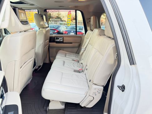 Used 2015 Lincoln Navigator L 4WD image 32