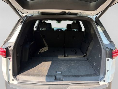 Used 2023 Chevrolet Traverse LT w/ LT Premium Package AWD/4WD image 33
