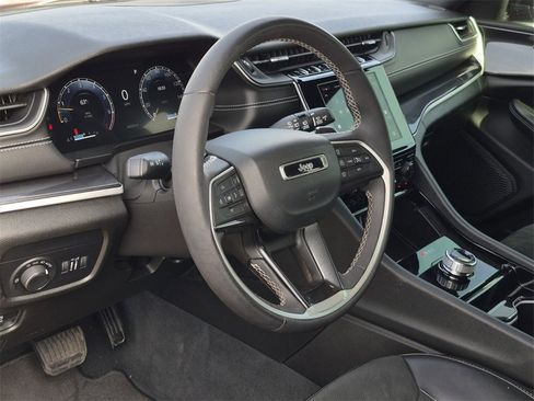 Used 2023 Jeep Grand Cherokee Altitude image 27