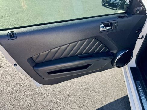 Used 2013 Ford Mustang Premium image 18
