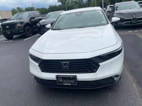 Used 2025 Honda Accord Touring image 2
