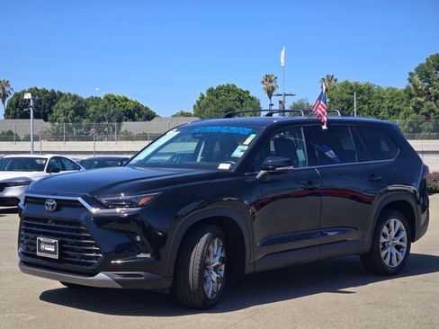 Used 2025 Toyota Grand Highlander FWD image 3