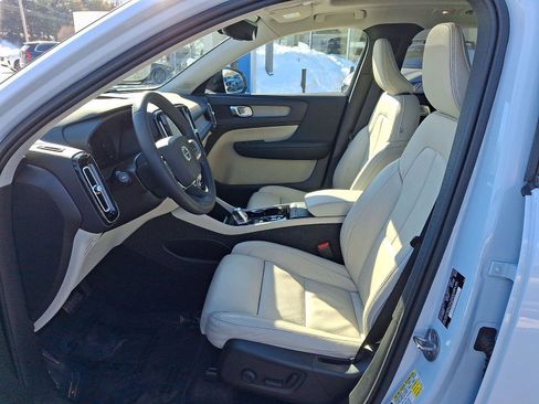 Certified 2024 Volvo XC40 B5 Plus w/ Climate Package image 14