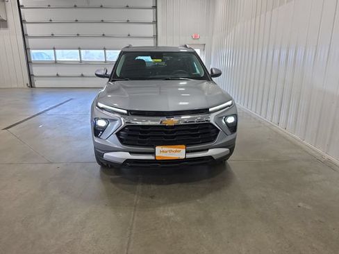 Used 2025 Chevrolet TrailBlazer LT w/ Convenience Package AWD/4WD image 3