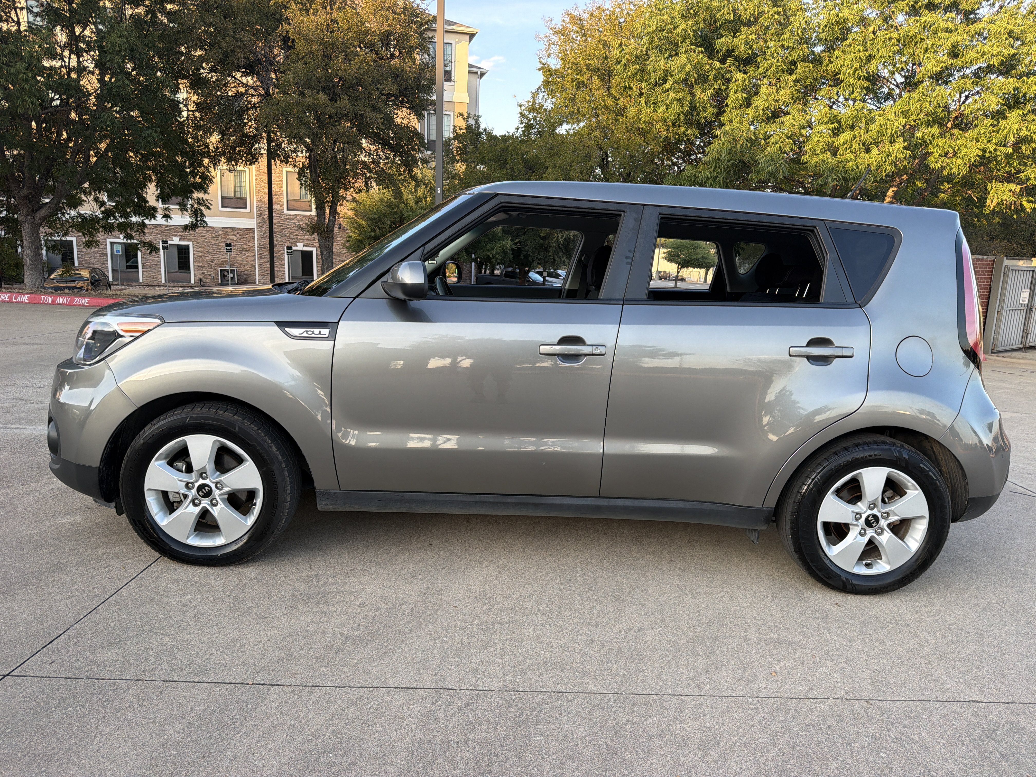 Used 2018 Kia Soul w/ Convenience Package FWD image 4