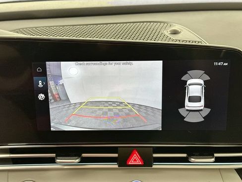 Used 2024 Hyundai Elantra Limited FWD image 14