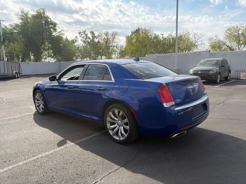 Used 2018 Chrysler 300 Touring w/ Chrome Appearance Package RWD image 7