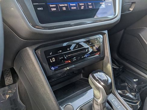 Certified 2023 Volkswagen Tiguan SE w/ Panoramic Sunroof Package image 20