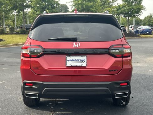 Used 2025 Honda Pilot Sport image 8