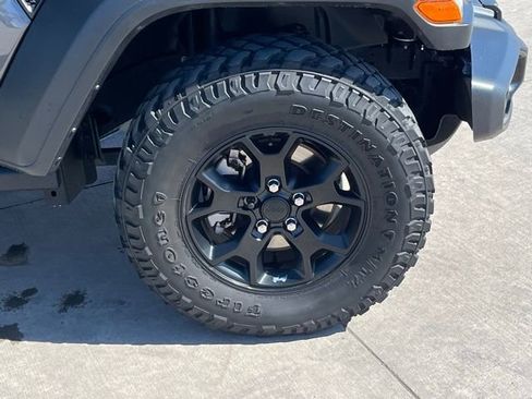Used 2023 Jeep Wrangler Willys image 7
