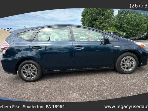 Used 2017 Toyota Prius V Four FWD image 25