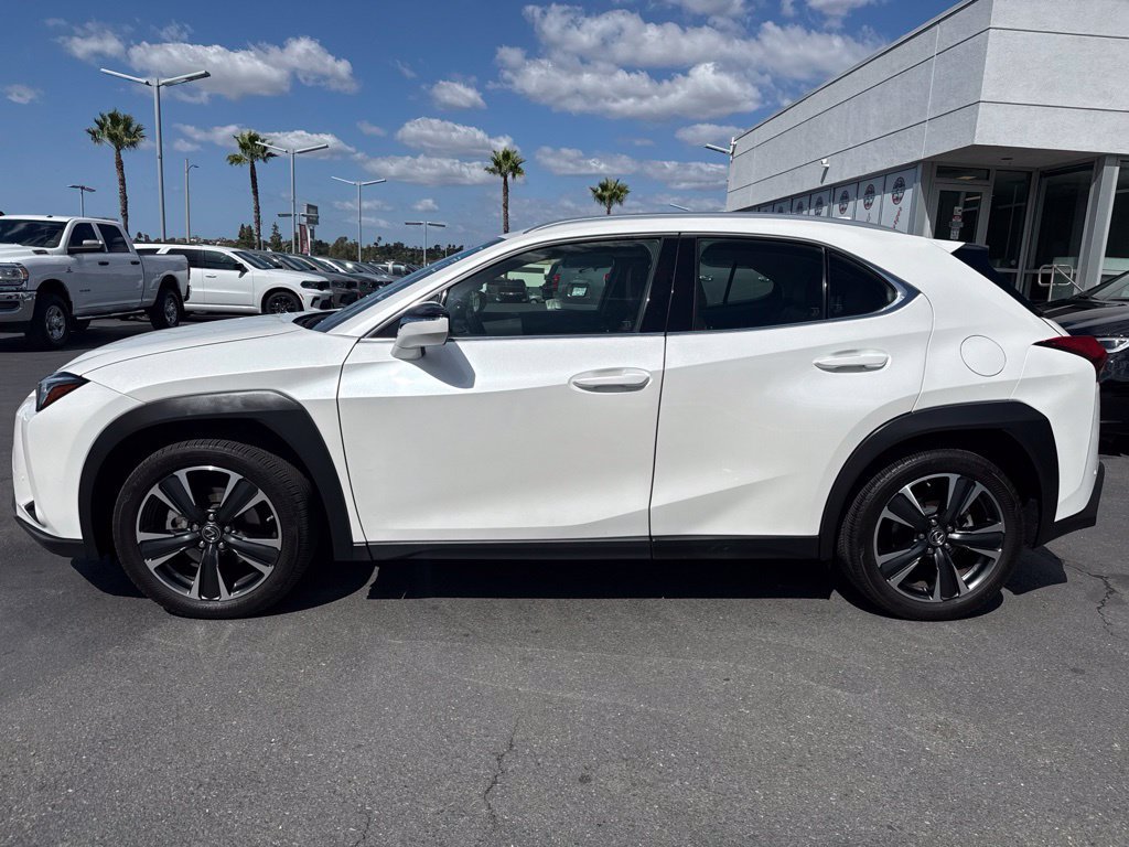 Used 2022 Lexus UX 200 w/ Accessory Package (Z1) FWD image 4