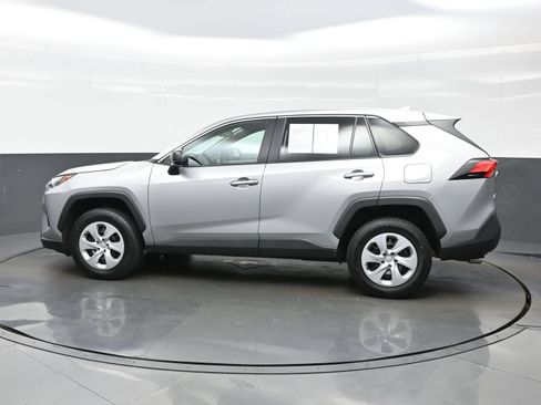 Used 2024 Toyota RAV4 LE AWD/4WD image 3