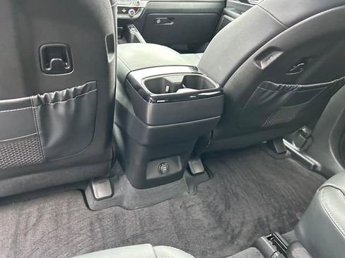 Used 2024 Kia Telluride EX w/ EX Captain's Chair Package image 15