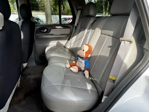 Used 2006 GMC Envoy SLT image 12