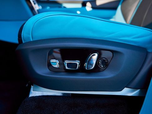 Used 2025 Rolls-Royce Cullinan image 40