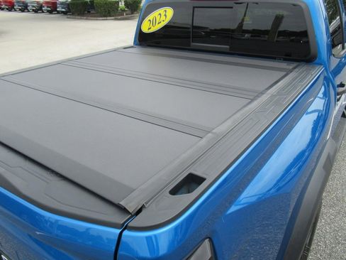 Used 2023 Chevrolet Colorado Trail Boss w/ LPO, Dark Essentials Package AWD/4WD image 29