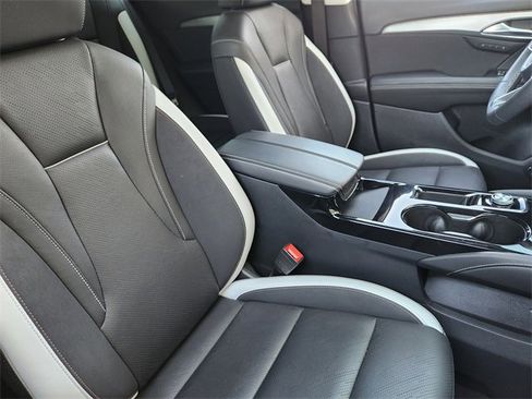 Certified 2025 Buick Envision Sport Touring image 10